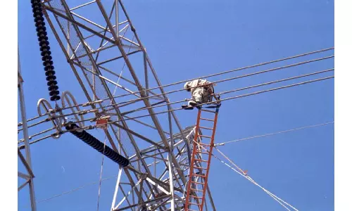 அரூர் மலைக்கிராமங்களில் மின்தடையை போக்க பழுதடைந்திருந்த 285 மின் கம்பங்கள் மாற்றம்