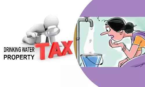 சொத்து வரி, குடிநீா் கட்டணம் செலுத்தாத 2 வீடுகளில் குடிநீா் இணைப்பை துண்டித்தனர்