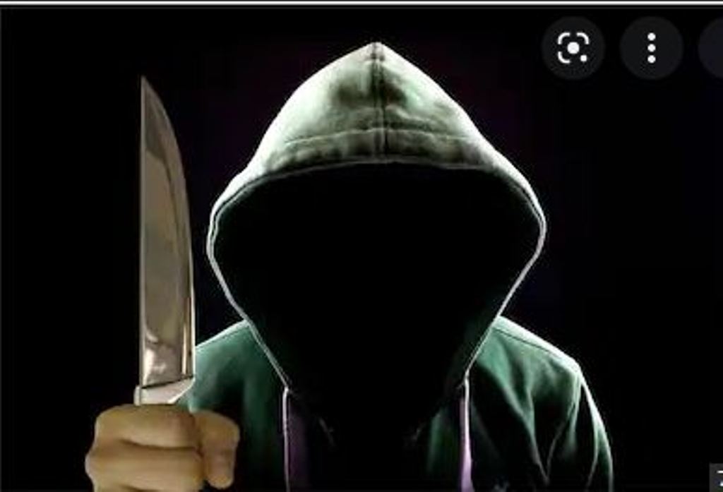 லாரி டிரைவரிடம் பணம் பறிப்பு