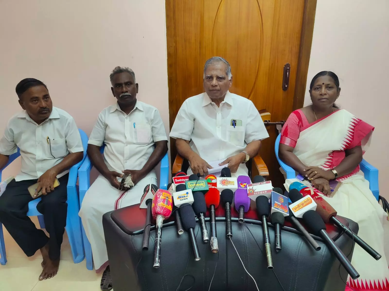 நீட் தேர்விற்கு விதி விலக்கு கேட்டு நிர்பந்திக்க வேண்டும் - ஜி.ராமகிருஷ்ணன் நீட் தேர்விற்கு விதி விலக்கு கேட்டு நிர்பந்திக்க வேண்டும் - ஜி.ராமகிருஷ்ணன்