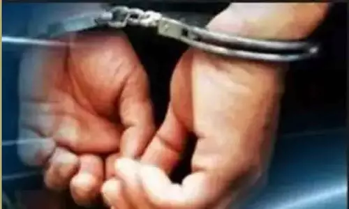 கத்தியுடன் திரிந்த வாலிபர் கைது