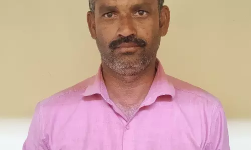 மனைவியை தாக்கி கொலை மிரட்டல் விடுத்த கொத்தனார் கைது