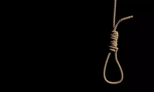 தக்கலை அருகே தூக்கு போட்டு தொழிலாளி தற்கொலை