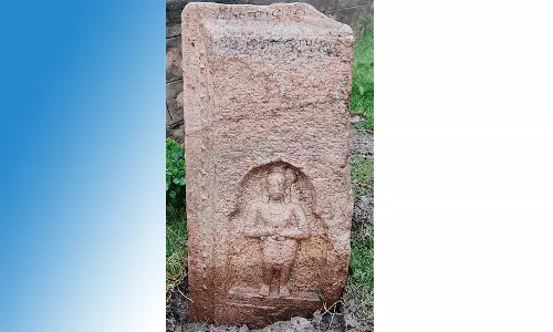 வீரனின் தியாகத்தை போற்றும் நடுகல் கண்டெடுப்பு