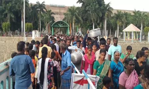 மேட்டூர் அணை பூங்காவிற்கு 7,699 சுற்றுலா பயணிகள் வருகை