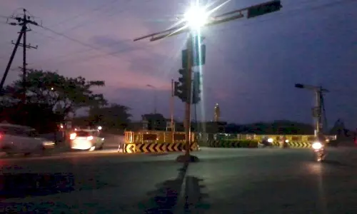 ஆண்டிபட்டி பகுதியில் மின் விளக்குகள் எரியாததால் வாகனஓட்டிகள் அவதி