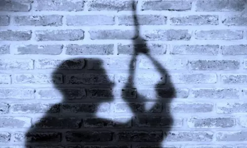 வயிற்று வலியால் அவதிப்பட்ட வாலிபர் தற்கொலை