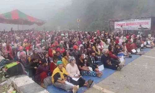 மணிப்பூரில் குகி இன மக்கள் சாலை மறியல்