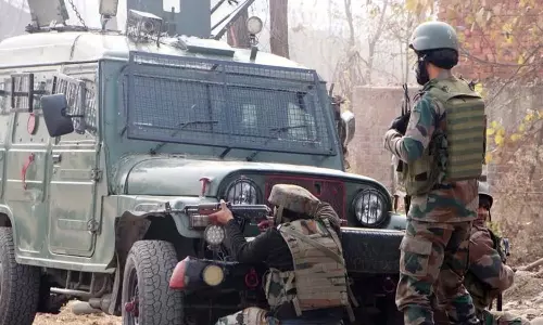 காஷ்மீரில் 2 தீவிரவாதிகள் சுட்டுக்கொலை: கொல்லப்பட்டவர்களில் ஒருவன் முக்கிய பயங்கரவாதி