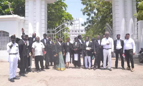 புதுவை வக்கீல்கள் தொடர் ஆர்ப்பாட்டம்