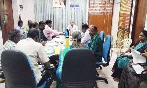 நெல்லை, தென்காசி மாவட்டத்தில் பள்ளி, கல்லூரிகளில் மின்பாதுகாப்பு வகுப்பு நடத்தி விழிப்புணர்வு ஏற்படுத்த வேண்டும்-  அலுவலர்களுக்கு அறிவுரை