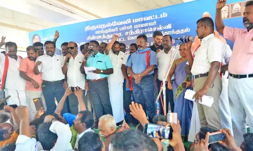 நாங்குநேரி பள்ளி மாணவர் தாக்கப்பட்ட விவகாரம்- திருமாவளவன் தலைமையில் விடுதலை சிறுத்தைகள் கட்சியினர் ஆர்ப்பாட்டம்
