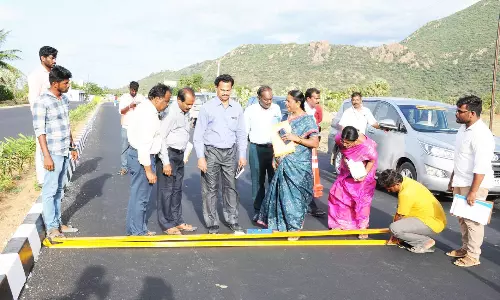 தருமபுரி-அரூர் இடையே 4 வழிச்சாலை பணிகள் குறித்து அதிகாரிகள் ஆய்வு