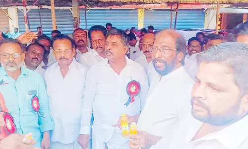 மயிலாடுதுறையில், தி.மு.க.வினர் உண்ணாவிரத போராட்டம்