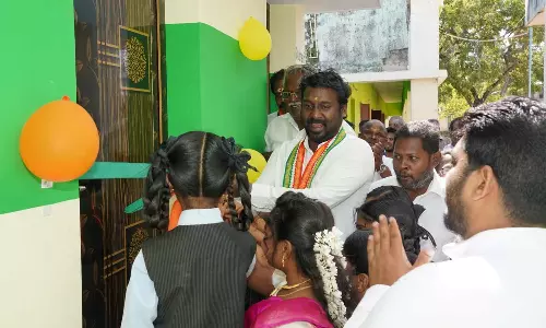 நடுநிலை பள்ளி மாணவர்களுக்கு 8 லட்சம் செலவில் கழிப்பறை கட்டிடம்- விஜய் வசந்த் திறந்து வைத்தார்