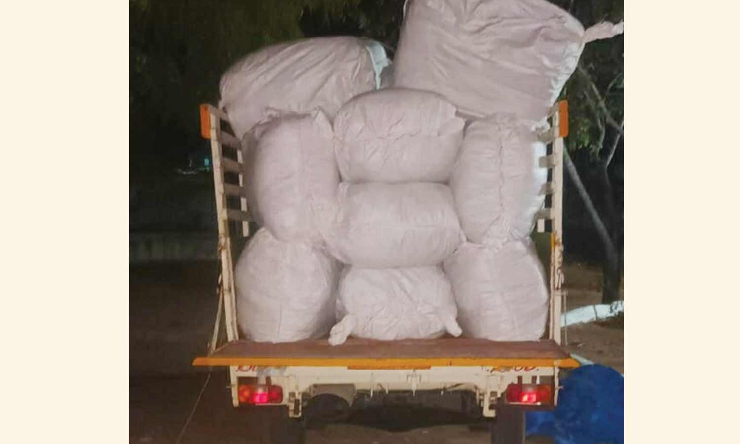 தூத்துக்குடி கடற்கரை வழியாக இலங்கைக்கு கடத்த முயன்ற ரூ. 10 லட்சம் மதிப்பிலான பீடி இலைகள் பறிமுதல்