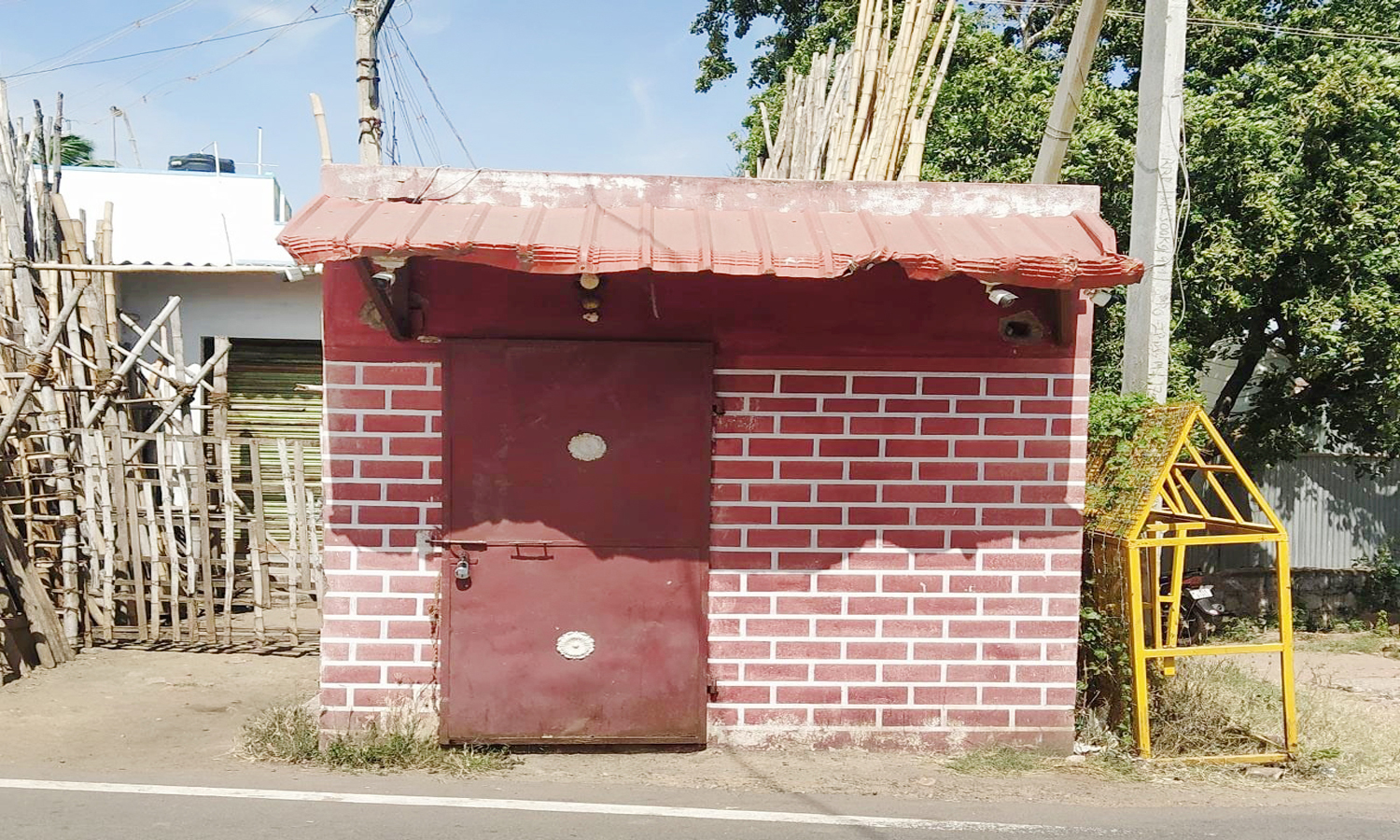 பாலசமுத்திரத்தில் பூட்டிக்கிடக்கும் போலீஸ் உதவி மையம்