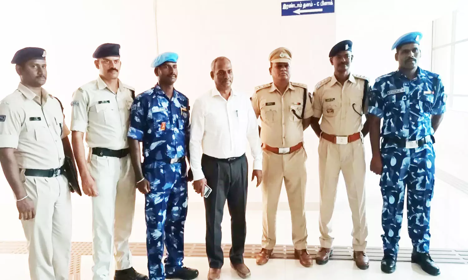 பதட்டமான இடங்கள் குறித்து கமாண்டோ வீரர்கள் ஆலோசனை பதட்டமான இடங்கள் குறித்து கமாண்டோ வீரர்கள் ஆலோசனை