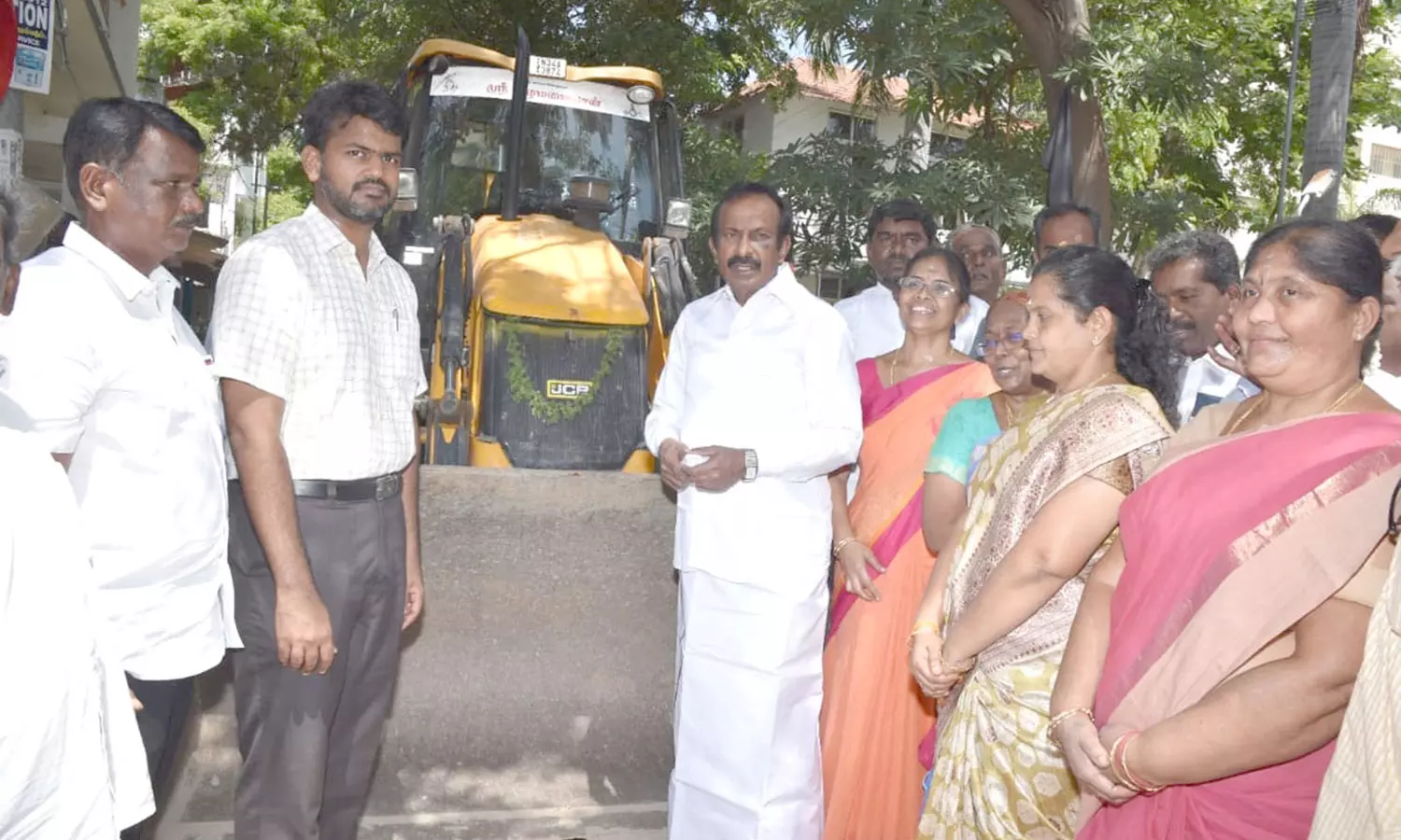 மாநகராட்சி பகுதிகளில் ரூ.16¼ கோடி செலவில் புதிய தார் சாலை அமைக்கும் பணி மாநகராட்சி பகுதிகளில் ரூ.16¼ கோடி செலவில் புதிய தார் சாலை அமைக்கும் பணி