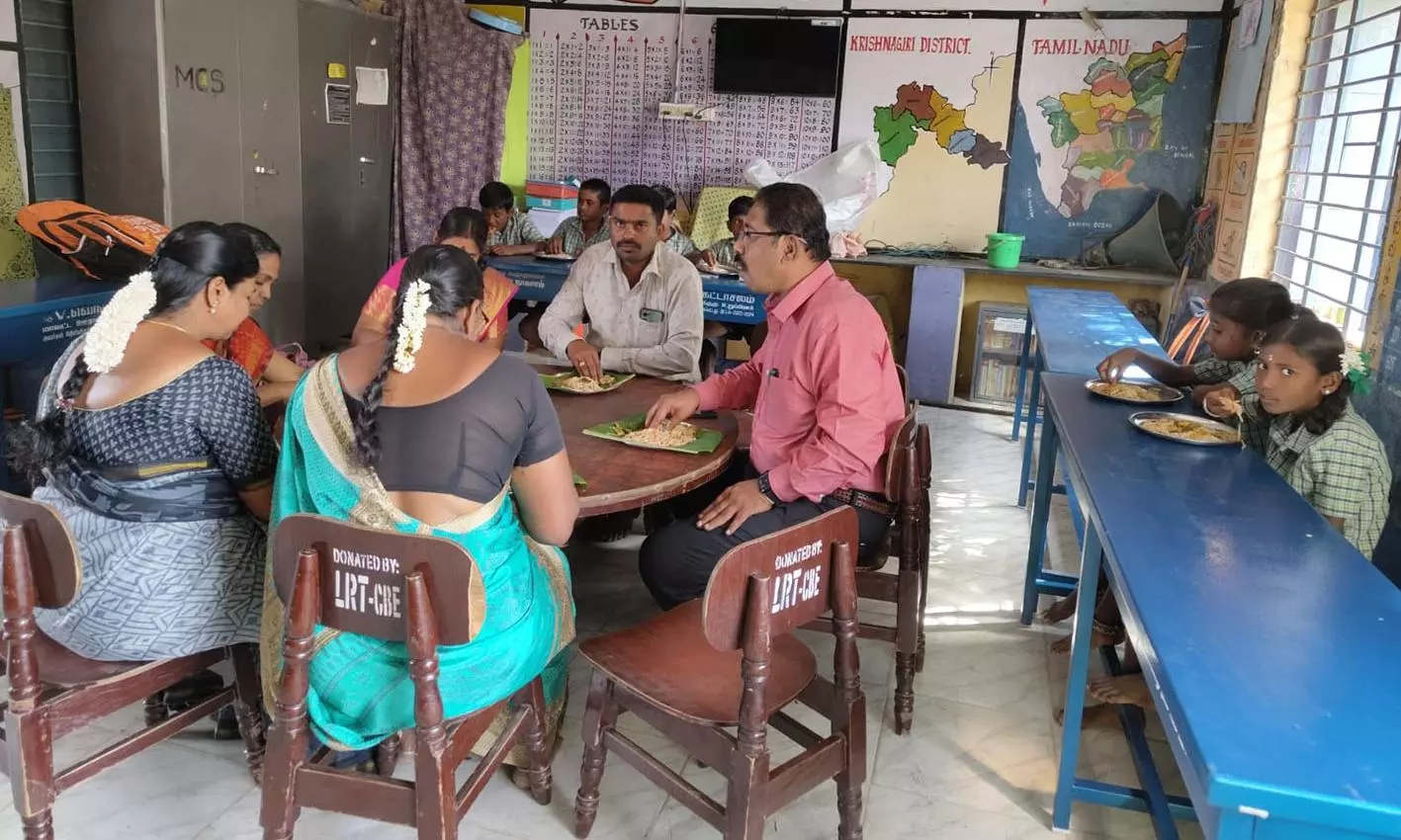 சூளகிரியில் அரசு பள்ளிகளில் காலை உணவு திட்டம் தொடங்க ஒத்திகை சூளகிரியில் அரசு பள்ளிகளில் காலை உணவு திட்டம் தொடங்க ஒத்திகை