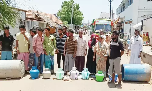 சித்தையன்கோட்டையில் குடிநீர் கேட்டு பொதுமக்கள் சாலை மறியல்