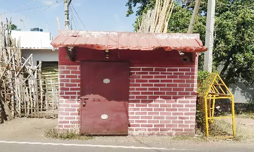 பாலசமுத்திரத்தில் பூட்டிக்கிடக்கும் போலீஸ் உதவி மையம்