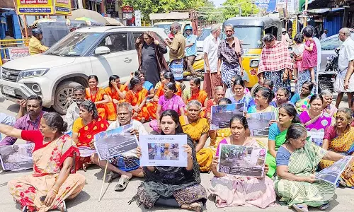 மதுரையில் மாநகராட்சி நிர்வாகத்தை கண்டித்து தி.மு.க. பெண் கவுன்சிலர் சாலை மறியல்