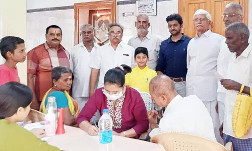 இலவச கண் சிகிச்சை முகாம்