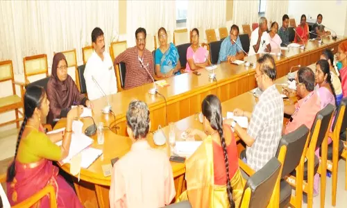 மாணவர்களின் தேர்ச்சி விகிதத்தை அதிகரிக்க தனி கவனம் செலுத்த வேண்டும்