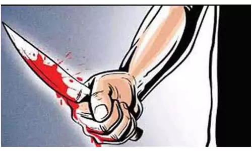 சாராயக்கடையில் ஏற்பட்ட தகராறில் எலக்ட்ரீசியனுக்கு கத்தி குத்து