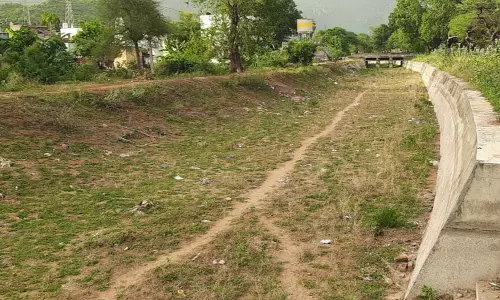 மேட்டூர் வலது, இடது கரை வாய்க்காலில் குடிநீர் தேவைக்காவது தண்ணீர் வருமா?