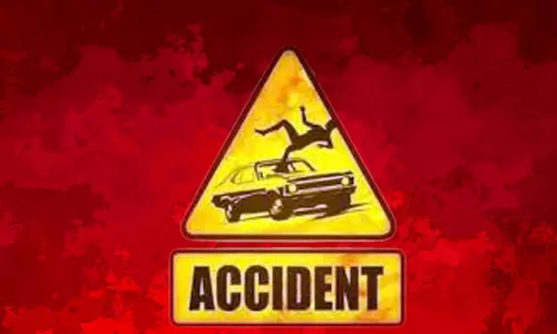 கார்-டிராக்டர் மோதல்; டிரைவர் பலி