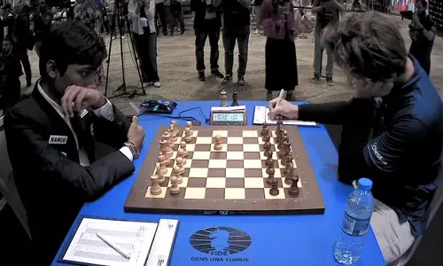 உலகக்கோப்பை செஸ் சாம்பியன்ஷிப்: இறுதிப்போட்டி முதல் சுற்று சமனில் முடிந்தது