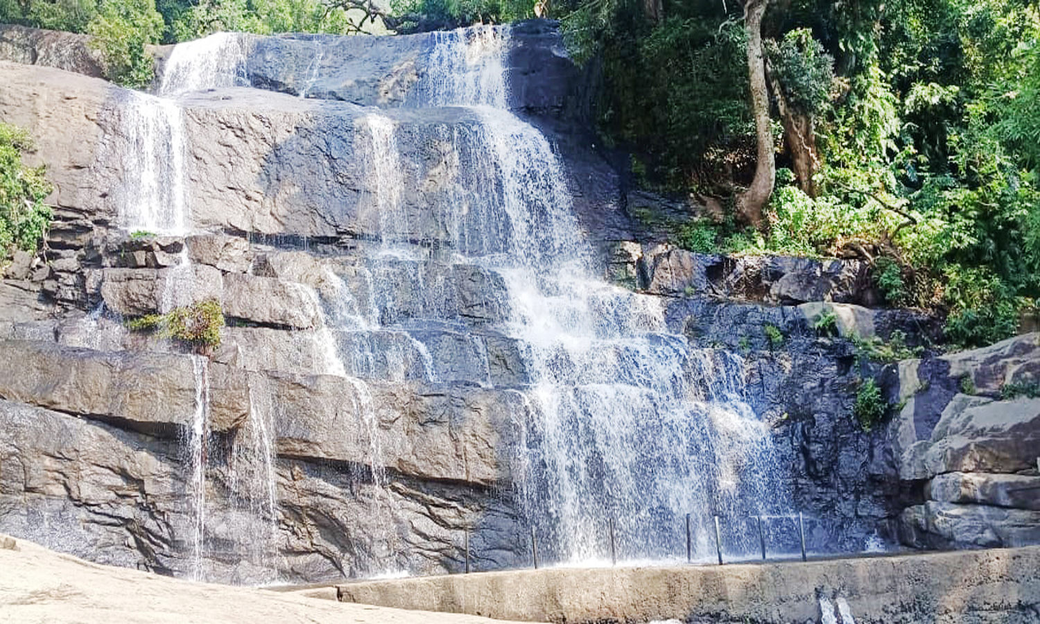 தேனி மாவட்டத்தில் பரவலாக மழை சின்ன சுருளி அருவிக்கு மீண்டும் நீர்வரத்து