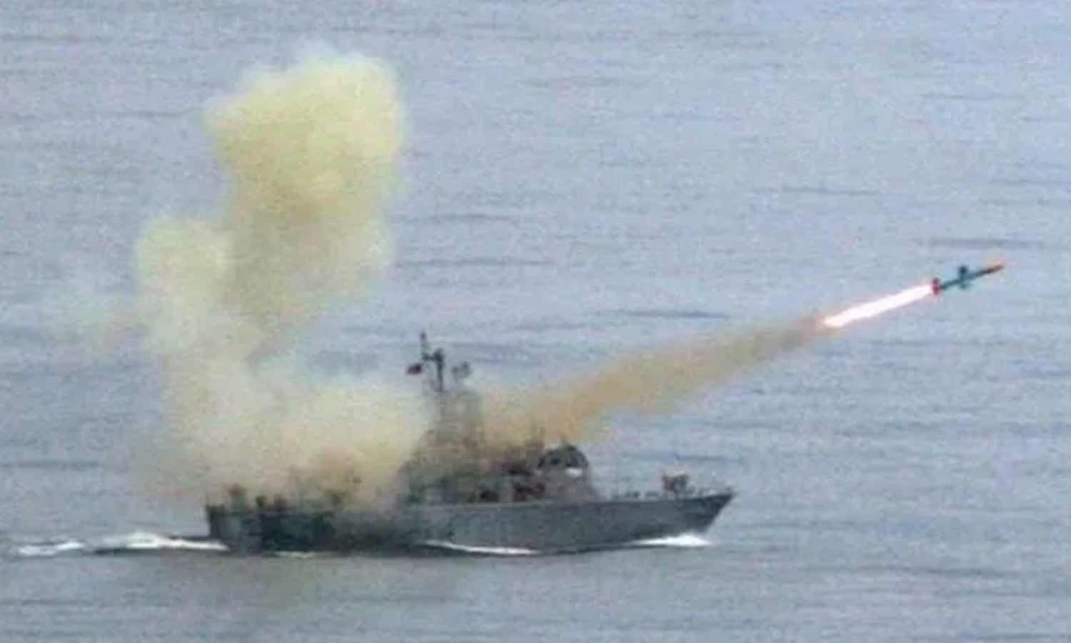கருங்கடல் பகுதியில் அமெரிக்க ராணுவ படகை சுட்டு வீழ்த்திய ரஷ்ய படை