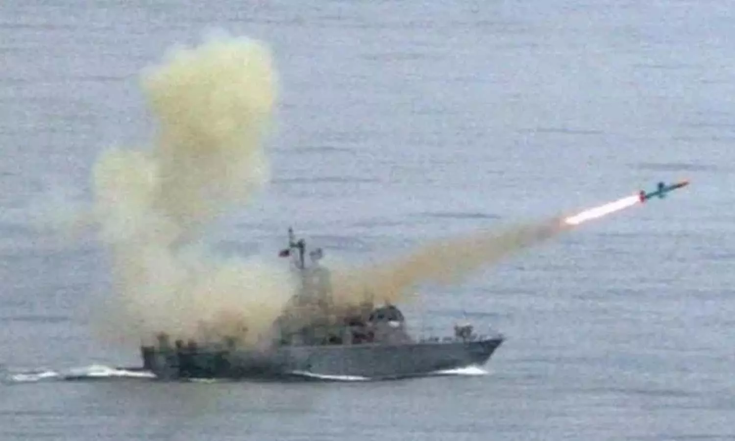 உக்ரைனுக்கு அமெரிக்க அளித்த ராணுவ படகை சுட்டு வீழ்த்திய ரஷிய படை உக்ரைனுக்கு அமெரிக்க அளித்த ராணுவ படகை சுட்டு வீழ்த்திய ரஷிய படை