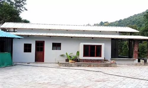 விதிகளை மீறி கட்டிடங்கள் கட்டிய நடிகர்கள் பிரகாஷ்ராஜ், பாபி சிம்ஹாவுக்கு நோட்டீஸ் அனுப்பி விளக்கம் கேட்க முடிவு