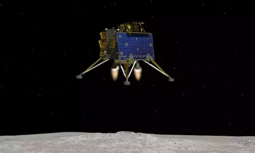 நிலவின் தென் துருவத்தில் விக்ரம் லேண்டர் தரை இறங்கும் பணி மாலை 5.44 மணிக்கு தொடங்கும்: இஸ்ரோ அறிவிப்பு