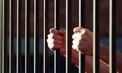 இளம் பெண்ணை மிரட்டிய வாலிபருக்கு ஜெயில்