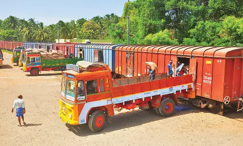 நாகர்கோவிலுக்கு சரக்கு ரெயிலில் வந்த 2600 டன் அரிசி