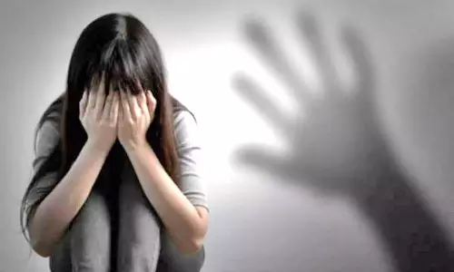 அரசு பள்ளியில் மாணவியிடம் அத்துமீறிய ஆசிரியர்