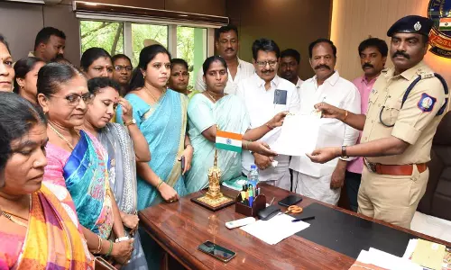 மதுரை அ.தி.மு.க மாநாட்டில் தி.மு.க. தலைவர்களை அவமானப்படுத்தியதாக எஸ்.பி. அலுவலகத்தில் புகார்