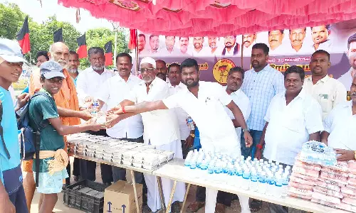 தி.மு.க. நகர இளைஞரணி சார்பில் உணவு விநியோகம்