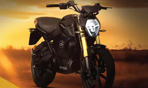 6-வது ஆனிவர்சரி.. 150கிமீ ரேன்ஜ் வழங்கும் ரெவோல்ட் RV400 ஸ்டெல்த் பிளாக் எடிஷன் அறிமுகம்..!