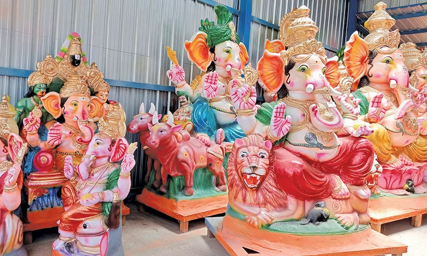 செங்கோட்டையில் 30-க்கும் மேற்பட்ட வடிவங்களில் விநாயகர் சிலை தயாரிப்பு பணி  தீவிரம் | Ganesha idol production in more than 30 type at sengottai