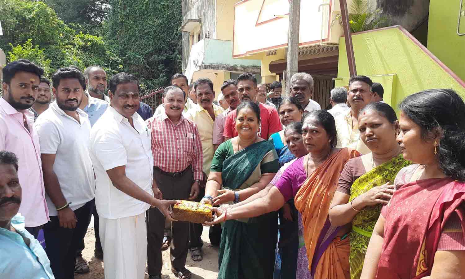 ரூ.19 லட்சத்தில் சிமெண்டு சாலை அமைக்க பூமி பூஜை