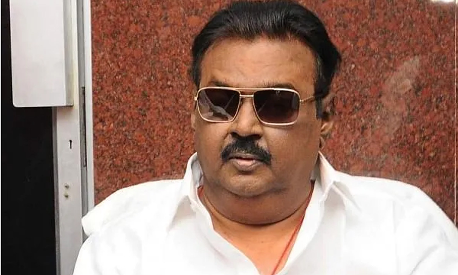 தே.மு.தி.க. அலுவலகத்தில் நாளை தொண்டர்களோடு 71-வது பிறந்தநாளை கொண்டாடுகிறார் விஜயகாந்த்