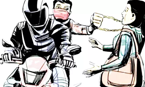 பெண்களிடம் தாலி சங்கிலி பறிக்கும் 2 வாலிபர்கள் சிக்கினர்: 2 லட்சத்து 30 ஆயிரம் மதிப்பிலான நகைகள் மீட்பு