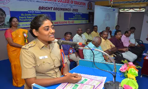 தேனி நாடார் சரஸ்வதி கல்வியியல் கல்லூரியில் மாணவிகளுக்கு தன்னம்பிக்கை விழிப்புணர்வு