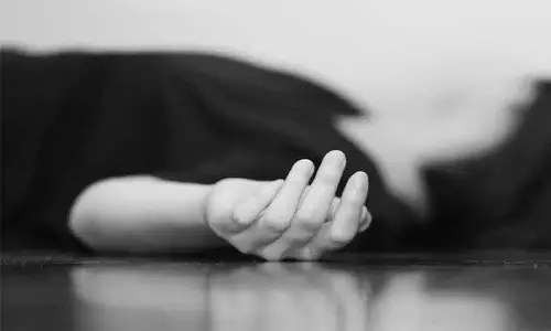 கட்டிலில் இருந்து தவறி விழுந்து பெண் சாவு